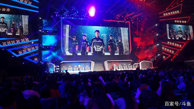 Scout ：和Poppy没怎么聊天，他就过来看了看我们