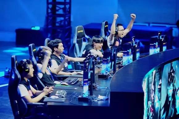 iG赛后群访 TheShy：第一局我后期犯了很大失误 输了比赛很抱歉